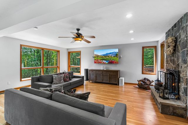 165 East St, Upton, MA 01568