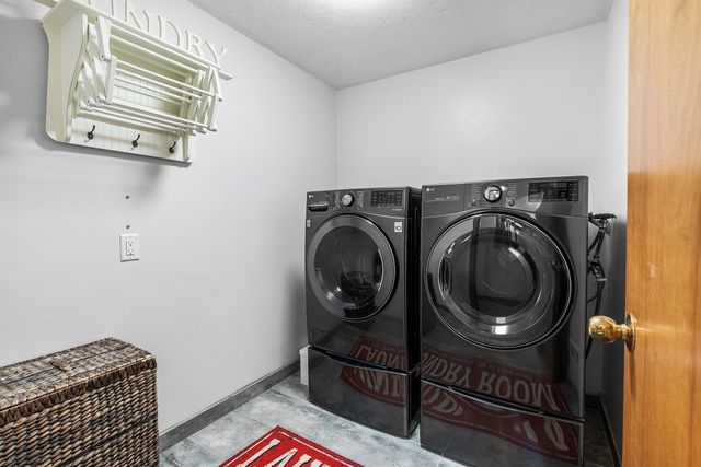 165 East St, Upton, MA 01568