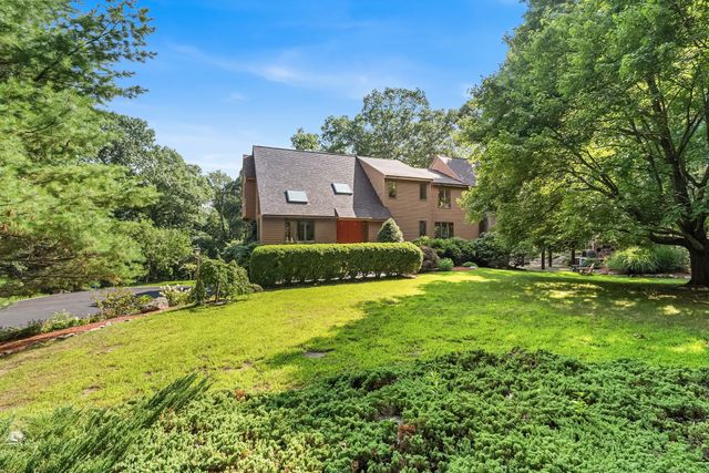165 East St, Upton, MA 01568