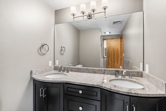 165 East St, Upton, MA 01568
