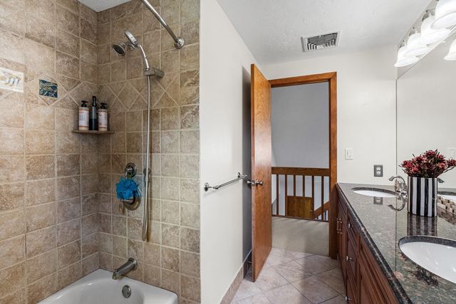 165 East St, Upton, MA 01568