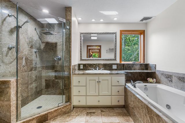 165 East St, Upton, MA 01568