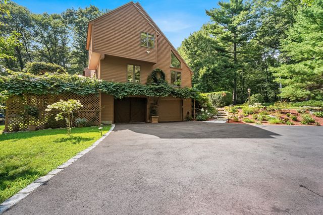 165 East St, Upton, MA 01568