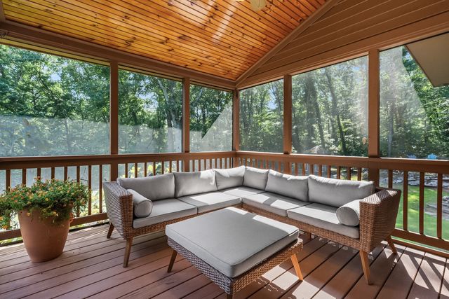 165 East St, Upton, MA 01568