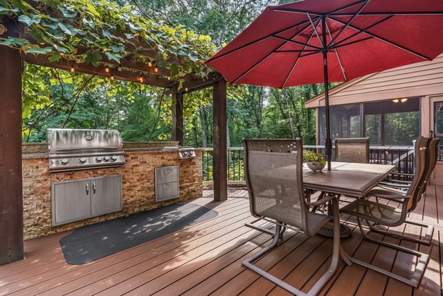 165 East St, Upton, MA 01568