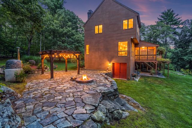 165 East St, Upton, MA 01568