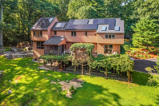 165 East St, Upton, MA 01568