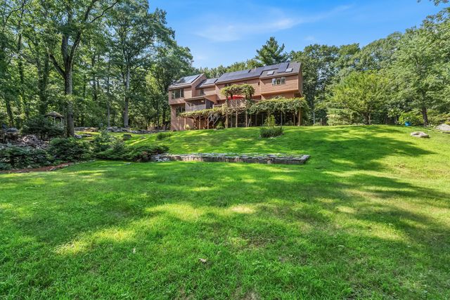 165 East St, Upton, MA 01568