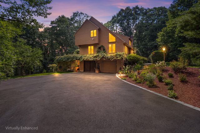 165 East St, Upton, MA 01568