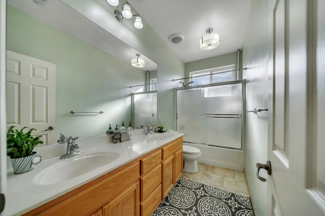 3626 Whispering Oak Dr, Ceres, CA 95307