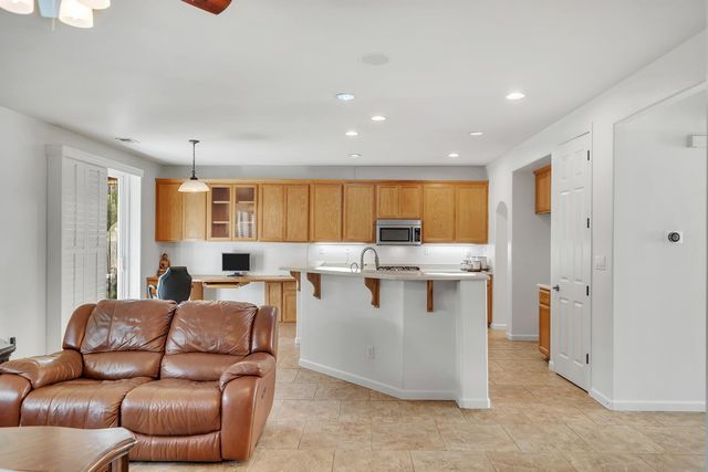 3626 Whispering Oak Dr, Ceres, CA 95307