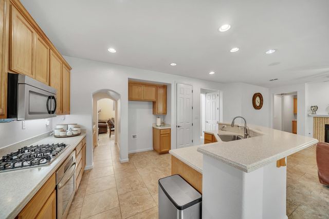 3626 Whispering Oak Dr, Ceres, CA 95307