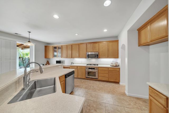 3626 Whispering Oak Dr, Ceres, CA 95307