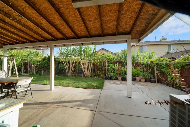 3626 Whispering Oak Dr, Ceres, CA 95307