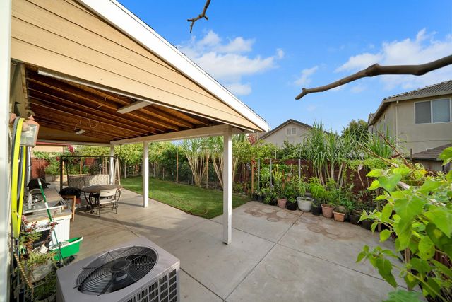 3626 Whispering Oak Dr, Ceres, CA 95307