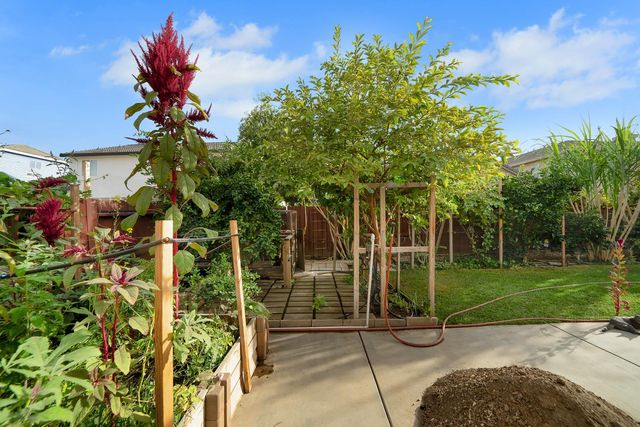 3626 Whispering Oak Dr, Ceres, CA 95307