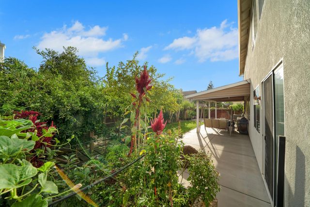 3626 Whispering Oak Dr, Ceres, CA 95307