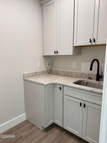 910 Fine Glen Drive, Sevierville, TN 37862