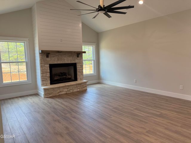 910 Fine Glen Drive, Sevierville, TN 37862