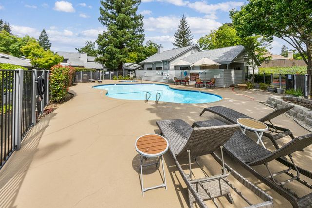 4903 Country View Ln, Fair Oaks, CA 95628
