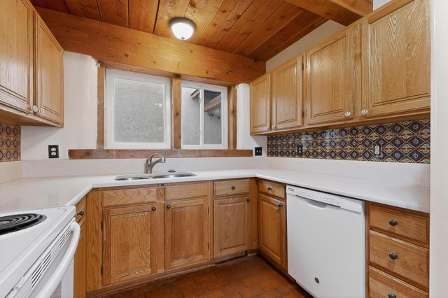 694 Lakeview Circle SE, Rio Rancho, NM 87124