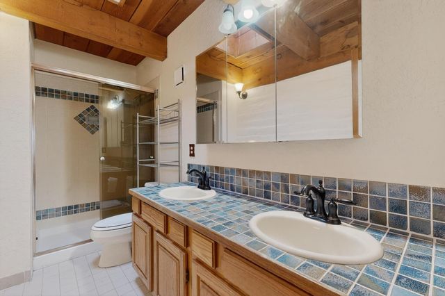 694 Lakeview Circle SE, Rio Rancho, NM 87124