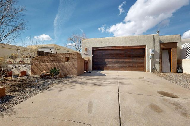 694 Lakeview Circle SE, Rio Rancho, NM 87124