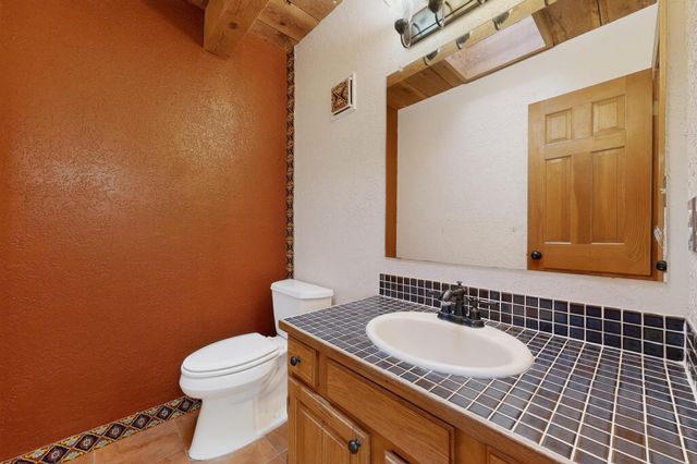 694 Lakeview Circle SE, Rio Rancho, NM 87124