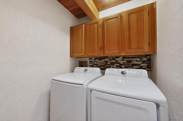 694 Lakeview Circle SE, Rio Rancho, NM 87124