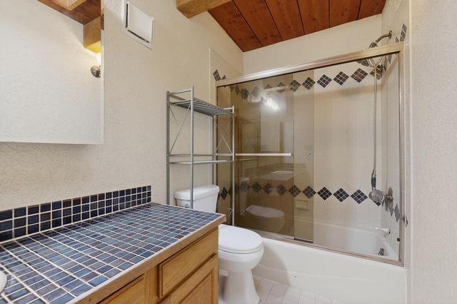 694 Lakeview Circle SE, Rio Rancho, NM 87124