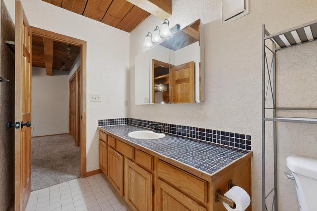 694 Lakeview Circle SE, Rio Rancho, NM 87124