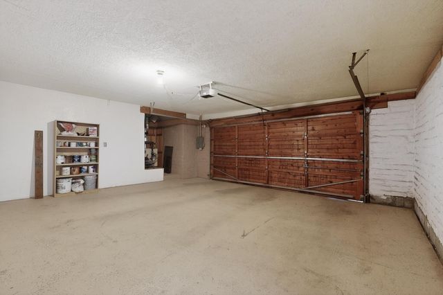 694 Lakeview Circle SE, Rio Rancho, NM 87124