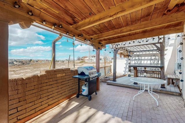 694 Lakeview Circle SE, Rio Rancho, NM 87124