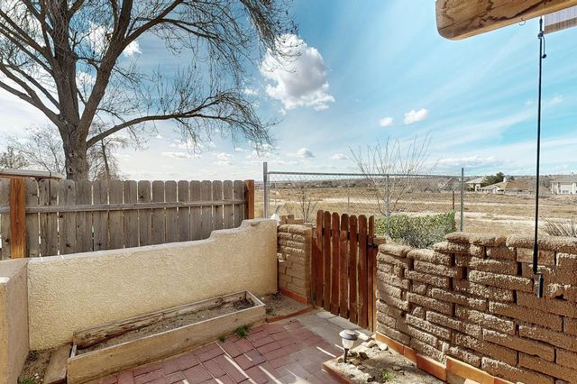 694 Lakeview Circle SE, Rio Rancho, NM 87124