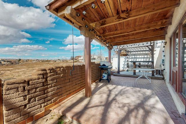 694 Lakeview Circle SE, Rio Rancho, NM 87124