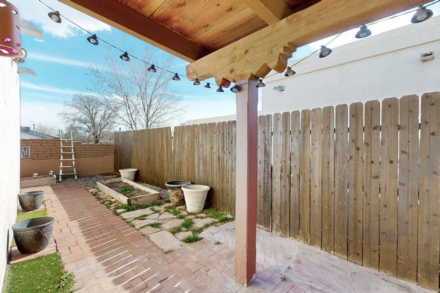 694 Lakeview Circle SE, Rio Rancho, NM 87124