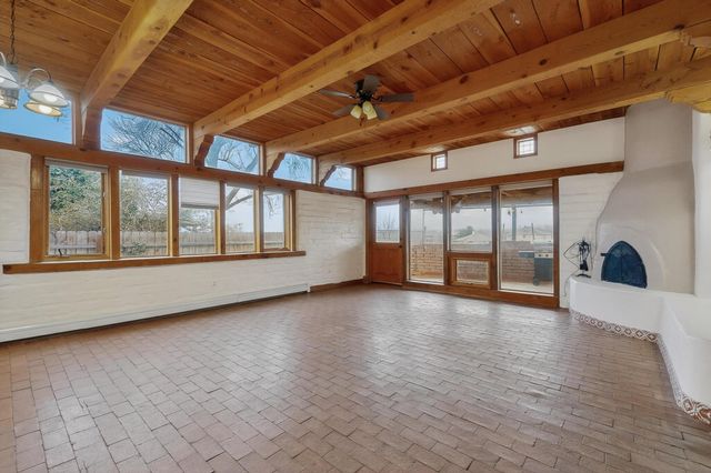 694 Lakeview Circle SE, Rio Rancho, NM 87124