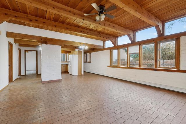 694 Lakeview Circle SE, Rio Rancho, NM 87124