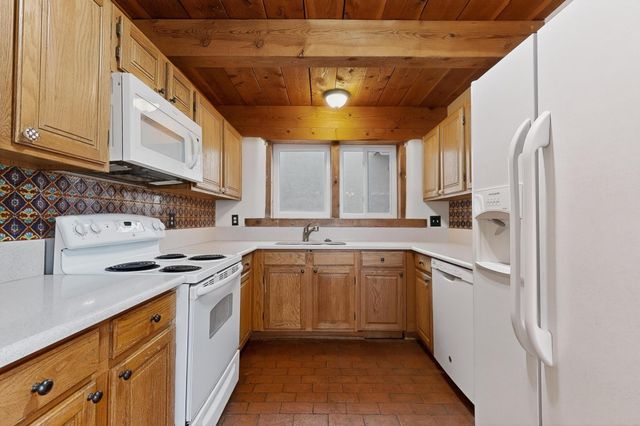 694 Lakeview Circle SE, Rio Rancho, NM 87124