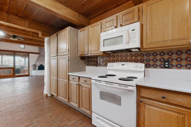 694 Lakeview Circle SE, Rio Rancho, NM 87124