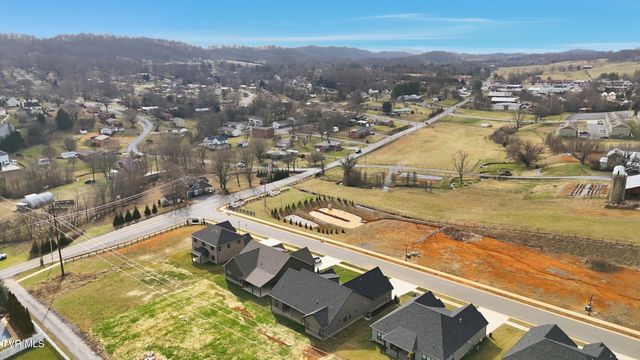 24 Glaze Farm Way, Johnson City, TN 37601
