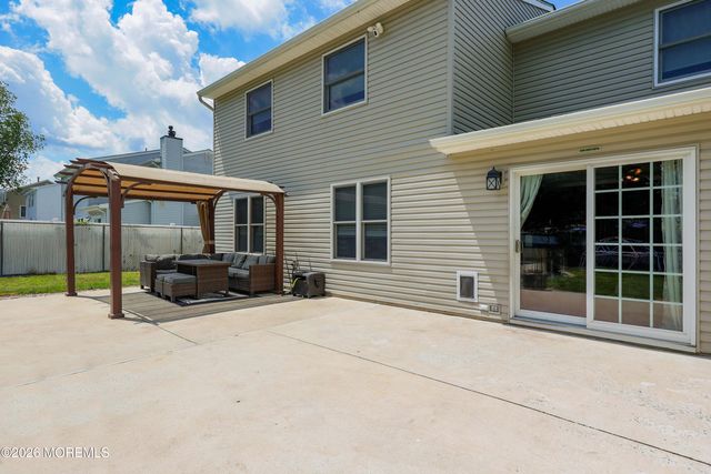 70 Starlight Road, Howell, NJ 07731