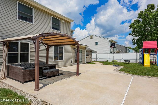 70 Starlight Road, Howell, NJ 07731