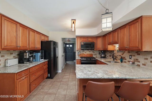 70 Starlight Road, Howell, NJ 07731