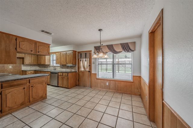 510 S Dallas Street, Kemp, TX 75143