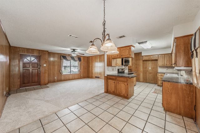 510 S Dallas Street, Kemp, TX 75143