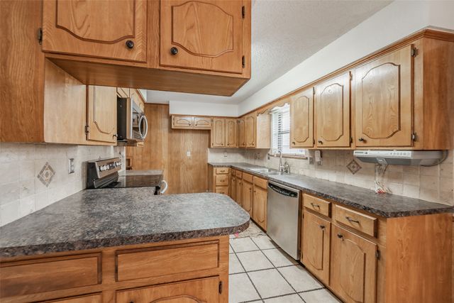 510 S Dallas Street, Kemp, TX 75143