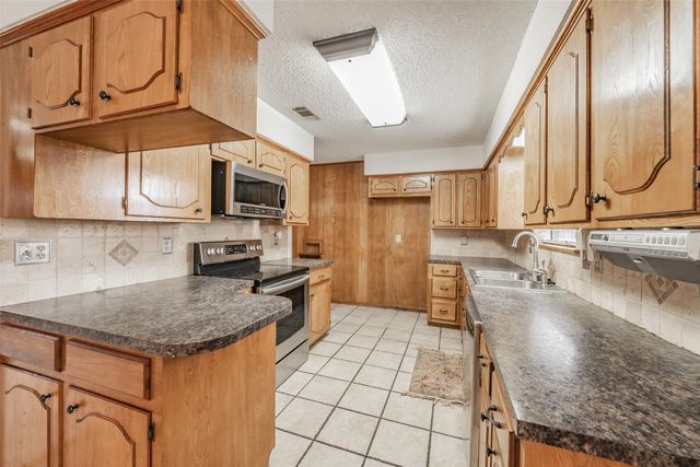 510 S Dallas Street, Kemp, TX 75143