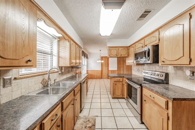 510 S Dallas Street, Kemp, TX 75143