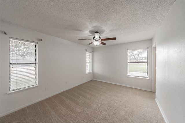 510 S Dallas Street, Kemp, TX 75143